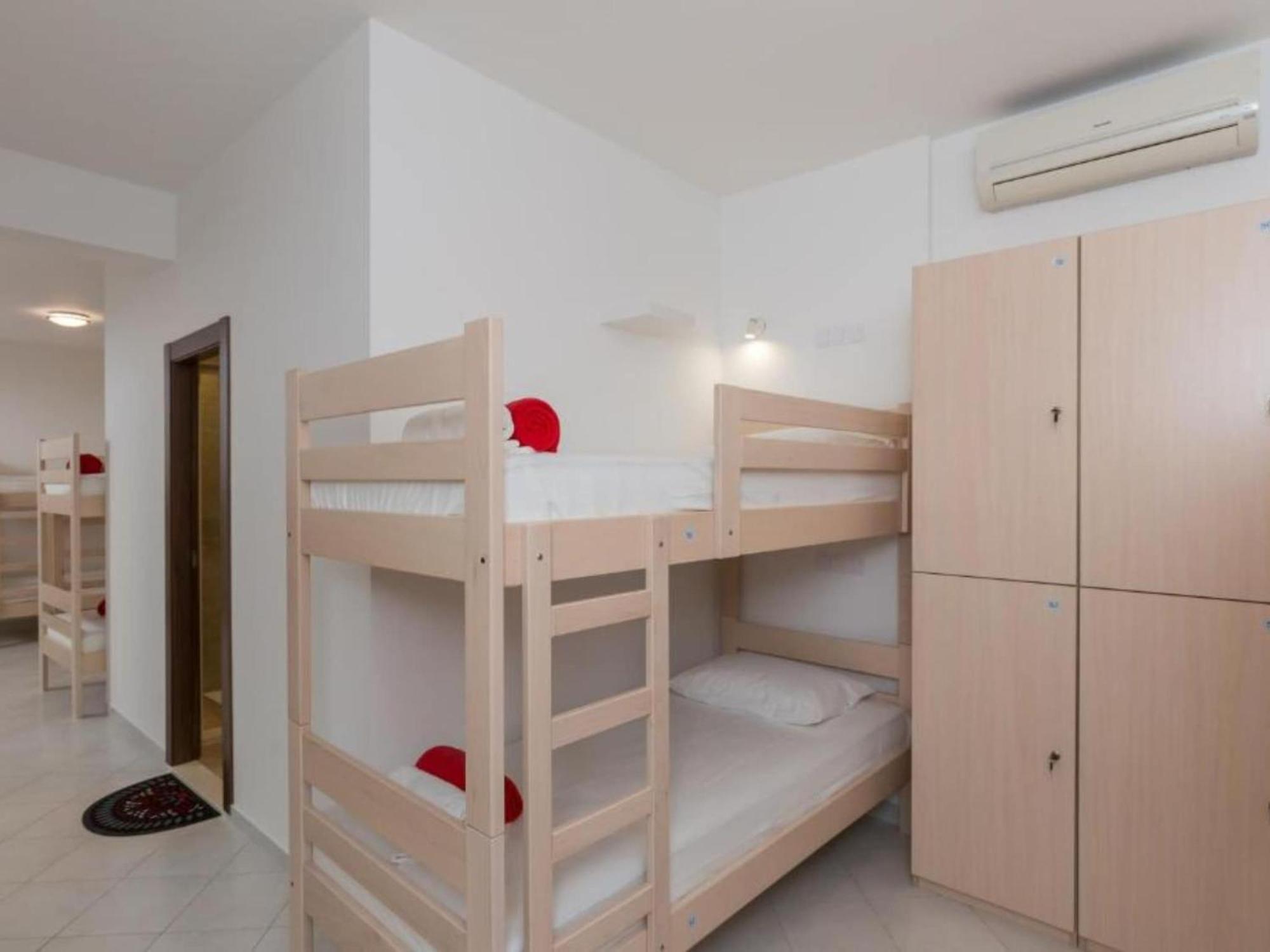 Free Bird - Bed In Four Bed Mixed 3 Holiday home