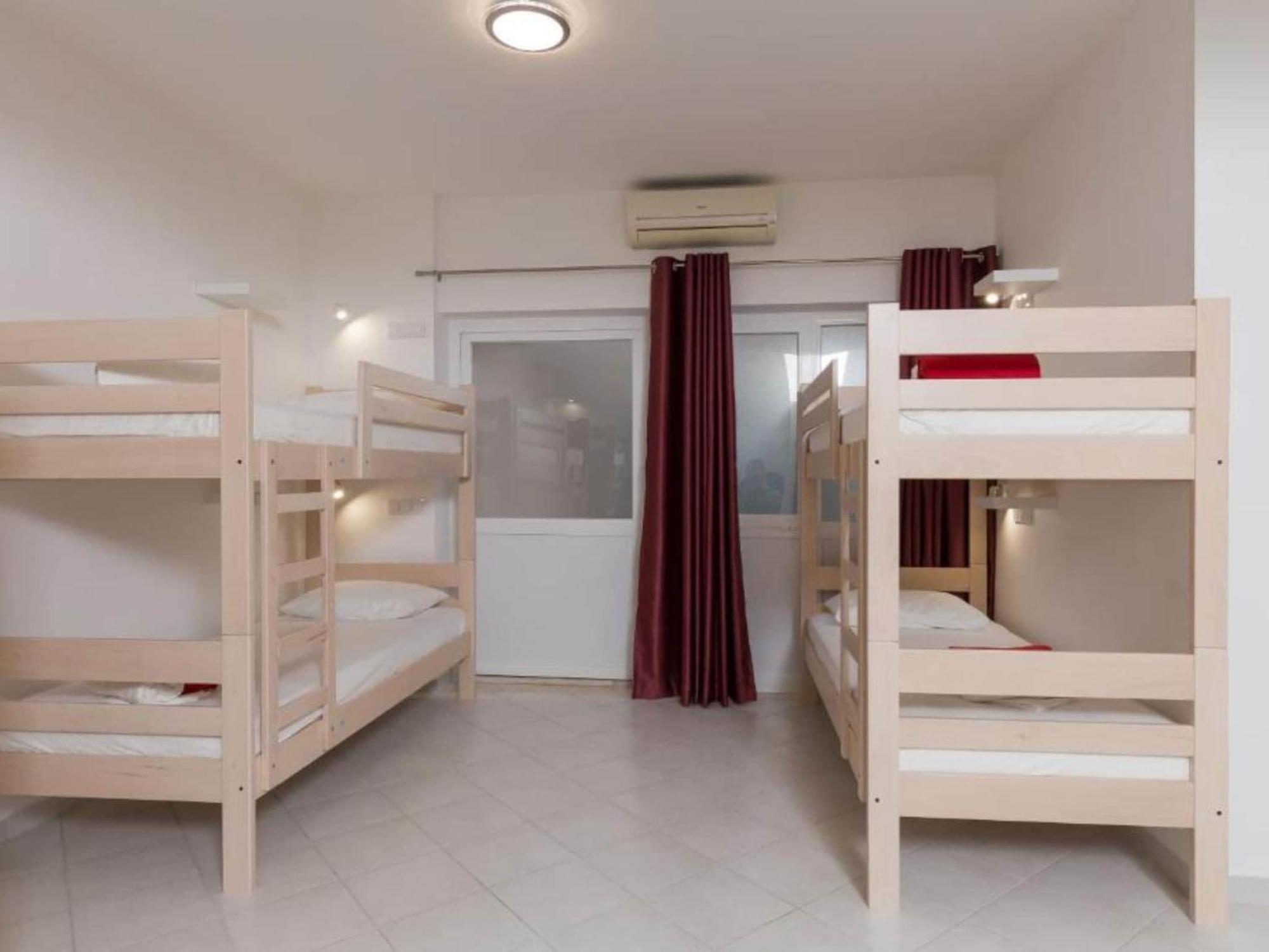 Free Bird - Bed In Four Bed Mixed 3 Holiday home